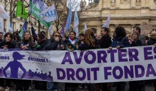 Franța va introduce dreptul la avort în Constituția țării, într-o premieră mondială
