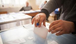 Sondaj INSCOP: 57% dintre români au părere bună despre comasarea alegerilor. Intenţii de vot la europarlamentare: PSD-PNL - 43,7%, AUR - 20,6%,