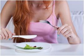 Șase din zece fete au încercat diete extreme la presiunea criticilor și imaginilor de pe social media. Sondaj World Vision de Ziua Femeii