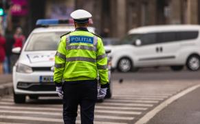 Şoferul unui buldoexcavator, căutat după ce ar fi încercat să calce un ehipaj de poliţie, în Teleorman. Au fost trase focuri de armă