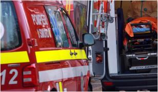 O femeie a murit, iar alte două au fost rănite, după ce au fost lovite de o maşină ajunsă pe trotuar. Şoferul a pierdut controlul volanului