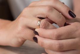 O femeie a divorţat de 11 ori de soţul ei. A 12-a oară până şi judecătorul austriac s-a plictisit şi nu i-a aprobat divorţul: cum a fost posibil