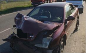 Accident cu trei mașini pe o șosea din Piatra Neamț. O tânără de 18 ani și o femeie de 49 de ani, rănite în impactul violent