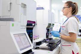 De la pipetare manuală la procesarea automată a analizelor și transportarea cu drone. Cum a revoluționat MedLife dezvoltarea medicinei de laborator din România