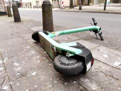 A murit după ce a căzut de pe trotinetă electrică. Sfârşit dramatic pentru un bărbat de 43 de ani din Covasna