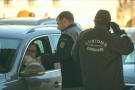 Descoperirea făcută de polițiști în mașina unor români, la Vama Borș. Era ascuns printre saci cu pufuleţi