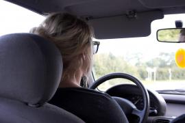 "Doamne, ce vor face cu mama mea?". Un hoţ din UK a furat maşina unei femei, cu tot cu mama acesteia, o bătrânică oarbă şi bolnavă aflată pe bancheta din spate