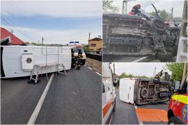 Două persoane rănite, după ce un microbuz și o autoutilitară s-au ciocnit în Tulcea. Camionul s-a răsturnat pe şosea