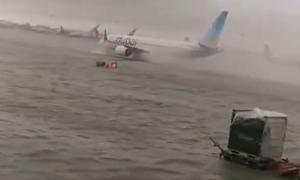 Aeroportul din Dubai "a intrat la apă". Pistele, inundate după o furtună puternică: zeci de zboruri anulate sau redirecţionate
