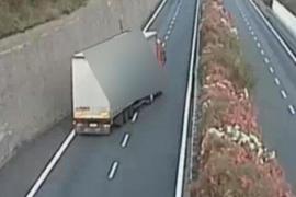 Şofer român de TIR, cu poliţia pe urme în Italia. A fost aproape de o tragedie, după ce a circulat mai bine de un kilometru pe contrasens