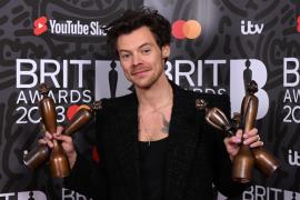 O admiratoare i-a trimis lui Harry Styles 8.000 de felicitări în mai puţin de o lună. Femeia a fost condamnată la închisoare