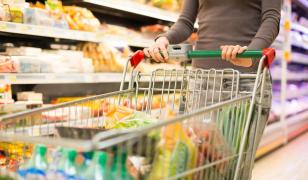 Doar 33% dintre români şi-ar dori ca magazinele să fie închise în weekend. Piaţa rămâne locul preferat de cumpărături - Studiu