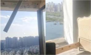 Trei oameni morți, după ce au fost smulși de vântul puternic din apartamentele unui zgârie-nori din China. Un băiețel și bunica lui, luați pe sus cu tot cu saltea