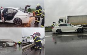Şoferul unui BMW, accident de groază pe autostrada A1. S-a înfipt cu maşina în parapetul median, glisiera a ieşit prin portbagaj