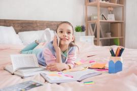 Mulţi români se întreabă de la ce vârstă îşi pot lăsa copiii singuri acasă