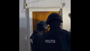 Instructor de yoga, acuzat că a recrutat şi a exploatat sexual opt victime, pe care le-a forţat să facă videochat. De pe urma lor a făcut o adevărată avere