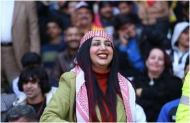 Tânără influenceriță, ucisă în fața casei din Irak. Un bărbat care s-a prefăcut livrator de mâncare a împușcat-o, apoi s-a făcut nevăzut