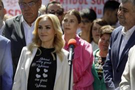 Gabriela Firea, întrebată dacă mai e loc de negociere cu Piedone pentru ca acesta să se retragă: "Am telefonul deschis"