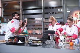 Chefi la cuțite, diseară, de la 20:30: Momente critice în echipa tunicilor roz. Chef Richard: "Am înnebunit! Se vedea disperarea pe fața mea"
