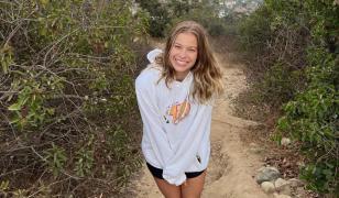 O tânără câştigă 20.000 de $ pe lună, postând videoclipuri de un minut. Care este reţeta succesului