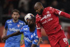 Dinamo - UTA Arad 2-0. "Câinii Roşii" vor juca la baraj pentru menținerea în Liga 1. FCU Craiova şi FC Voluntari, retrogradate