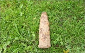 Obuz neexplodat de 57 de milimetri, găsit de un bărbat care săpa o fundaţie în curte, în Giurgiu