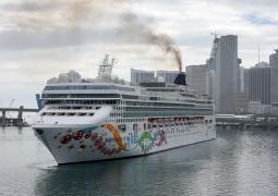 Croaziera în care oaspeţii pot călători complet dezbrăcaţi. Cât costă experienţa unică unde mergi fără nicio haină în bagaj