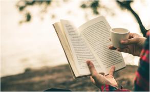 (P) Comandă și citește Casa Focului și a umbrei: un nou volum din seria Orașul Semilunii