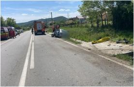 Bărbat de 45 de ani, mort pe loc în Vâlcea. A pierdut controlul volanului și s-a înfipt cu mașina într-un cap de pod