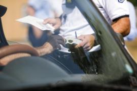 A "închis ochii" la şoferul băut şi l-a ajutat să scape de dosarul penal. Agent şef de Poliţie din Arad, cercetat