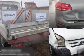 O urnă de vot a cauzat un accident între două maşini pe o şosea din Timiş. Cutia a căzut din camioneta unui bărbat şi s-a oprit pe carosabil