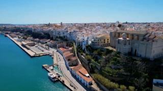 Încă o destinaţie idilică din Spania trânteşte uşa-n nas turiştilor. Localnicii s-au săturat de gunoaie, gălăgie şi călători care le intră nepoftiţi în case