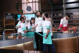 Echipa verde, victorioasă în battle-ul de aseară, la Chefi la cuțite. Chef Sautner, pus în dificultate de proba culorilor, se apără diseară cu o amuletă grea