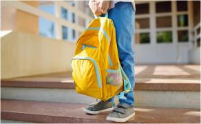 Un copil de 11 a reușit să fure peste 6.000 de euro dintr-un magazin din Italia. Plecase cu mai mulți bani dar i-a scăpat din ghiozdan