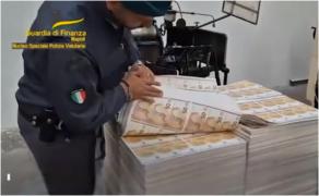 48 de milioane de euro falși, descoperiți într-o tipografie clandestină din Italia. "Gruparea Napoli" avea oameni care locuiau şi munceau non-stop în clădir
