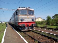 O clipă de neatenţie i-a adus sfârşitul unui bărbat din Brăila. A fost acroşat mortal de un tren, în timp ce traversa calea ferată