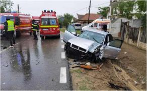 Accident catastrofal în Dolj. Un mort și cinci răniți, după ce două mașini s-au făcut praf în urma impactului fatal