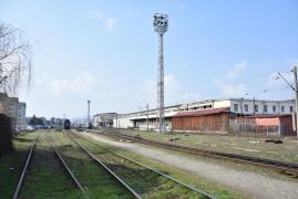 Tragedie în Covasna. Bărbat mort, după ce a atins cu undiţa linia de curent şi s-a electrocutat. A căzut pe şine şi a fost spulberat de tren