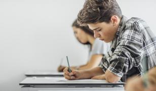 Peste 100.000 de elevi sunt aşteptaţi să-şi încerce norocul la Evaluarea Naţională 2024