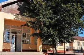 Băiat bătut până la leşin de paznic într-o şcoală din Iaşi: "Cum aș putea eu să suport să-mi moară copilul la 12 ani”