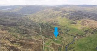 Locul pitoresc şi liniştit unde te poţi retrage pentru 130.000 de lire sterline. Cabana de piatră vine însă la pachet cu o „problemă”