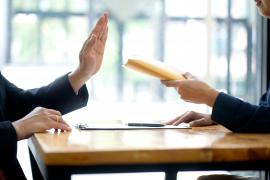 Un ieşean, prins în flagrant când primea 30.000 de euro pentru a interveni pe lângă un primar. Pentru ce a cerut banii