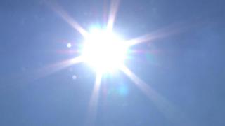 Radiații extrem de periculoase la orele prânzului. Risc de arsuri și insolație în următoarele ore