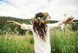 Sânzienele 2024, semnificații și tradiții. Ce trebuie să facă fetele dacă vor să-și viseze ursitul