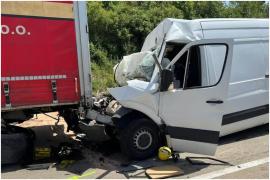 Român de 32 de ani, moarte cruntă pe o şosea din Germania. Tânărul nu a frânat şi s-a înfipt cu dubiţa într-un TIR, pe autostrada A14