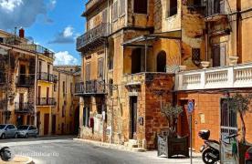 Un sătuc italian vinde case la preţul unei cafele. Ce "capcane" îi aşteaptă pe viitorii proprietari