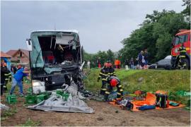 Al doilea accident în locul unde un autobuz cu 50 de persoane a fost izbit de un TIR, în Sibiu. Doi motociclişti sunt răniţi