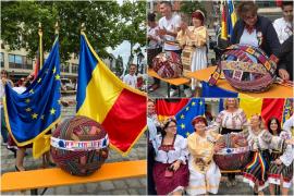 Recorduri mondiale stabilite de români în Germania: au confecţionat un brâu de 1.600 de metri şi un altul de 70 de kg