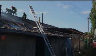 Incendiu la o fabrică de peleţi din Galaţi. Trei autospeciale şi un echipaj SMURD au intervenit la faţa locului