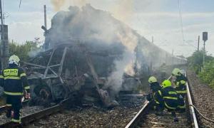 Accident tragic în Slovacia: 5 morţi, după ce un tren Eurocity a izbit un autobuz. Calea ferată care leagă Bratislava de Budapesta, închisă